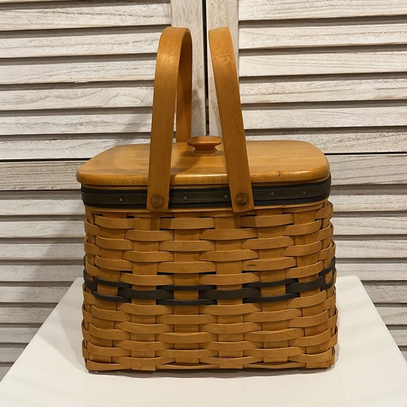 Longaberger Other - Longaberger Collectors Club Harbor Basket with protector 1998